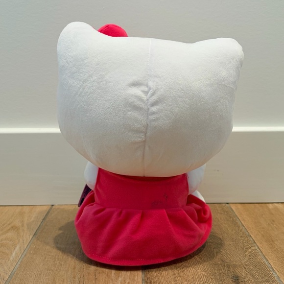 Hello Kitty Character & Throw Set - Picture 3 of 7